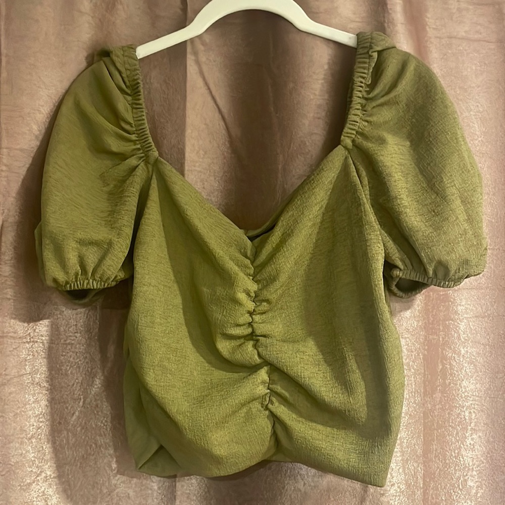 cropped peasant sleeve top